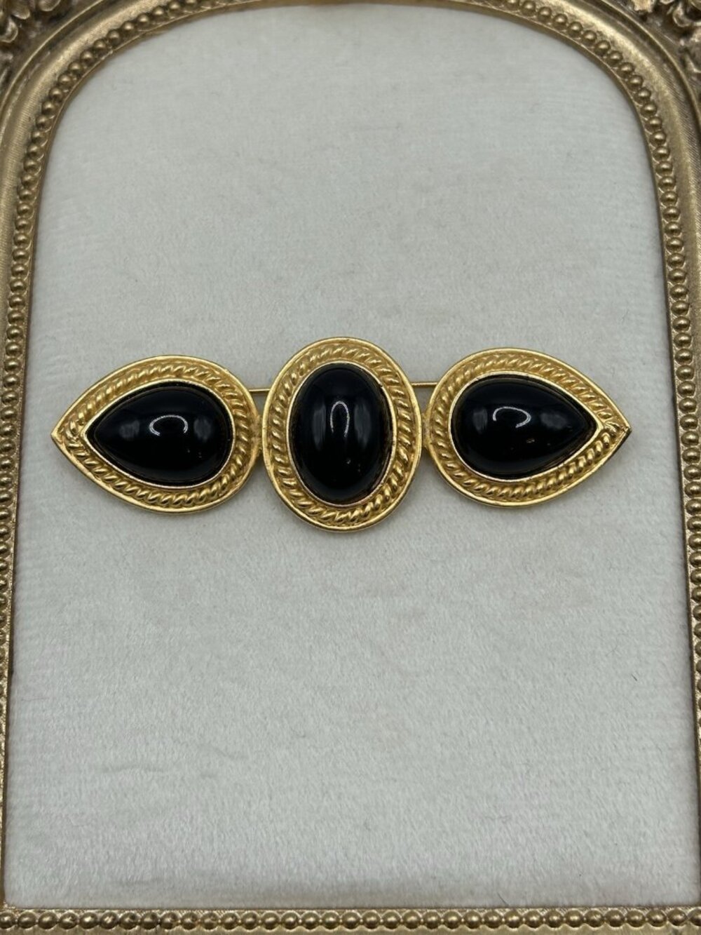 Vintage TAT Gold Tone Black Cabochon Brooch Pin Triple Teardrop Statement